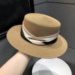 Eleganti&scaron;ka prancūzi&scaron;ko stiliaus plok&scaron;čiabrylė &scaron;iaudinė skrybėlė nuo saulės moterims - Lengva, kvėpuojanti vasarinė paplūdimio kepurė su apsauga nuo UV spindulių one size pieno baltumo spalva