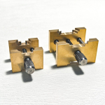 2 vnt. žalvarinis laikrodžio mechanizmo laikiklis, fiksuotas pagrindas, daugiafunkcis, skirtas laikrodininkui, laikrodžio spaustukas, laikrodžių remonto įrankiai geltona