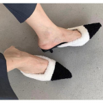 Nauji prabangūs žemakulniai kailiniai &scaron;lepetės moterims smailus pir&scaron;tas stiletto pliu&scaron;iniai sandalai žiemos vakarėlio batai kailinės &scaron;lepetės &scaron;iltos &scaron;lepetės batai 35 balta