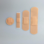 100 vnt./pak. vandeniui atsparių juostelių lipnioji tvarstis Pirmosios pagalbos medicininis antibakterinis žaizdų tinkas kelių dydžių kelionių skubios pagalbos rinkiniai