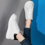 Auk&scaron;tinantys batai vyrams, auk&scaron;tis padidinamas 8 cm. Prabangaus prekės ženklo sportbačiai. Natūralios odos vyri&scaron;ki batai su paslėptais kulnais. Laisvalaikio batų auk&scaron;tis. 44