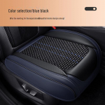Visą sezoną skirtas automobilio sėdynės pagalvėlių rinkinys pagrindiniam vairuotojui, su odine ir ledine &scaron;ilko medžiaga ventiliacijai ir neslidžioms savybėms. Square Mat juoda/mėlyna