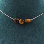 Pierres et Min&eacute;raux. Collier 3 perles Oeil de Tigre d'Afrique du Sud. Chaine en acier Collier femmes, hommes. Taille personnalisabl