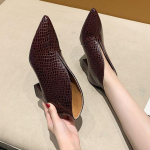 Fahsion Chelsea Boots Moteri&scaron;ki rudens gyvatės modelio trumpi batai V i&scaron;pjova smailiu storu kulnu 35 juoda