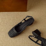 Prancūzi&scaron;kos retro pintos tu&scaron;čiavidurės rankinės galvos basutės moteri&scaron;kos vasaros 2025 naujos &scaron;velnios galinės juostelės storas kulnas vienetiniai batai 35 juoda