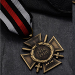 1914&ndash;1918 m. Hindenburgo kryžiaus ženklelio kopija, Pirmojo pasaulinio karo medalio ženklelio kopija, filmo rekvizitai 1pcs