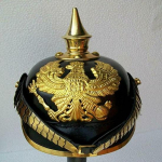 Vokiečių Prūsijos &bdquo;Pickelhaube&ldquo; žalvario spygliuotas Pirmojo pasaulinio karo ne&scaron;iojamas karininko &scaron;arvų &scaron;almas