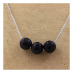 Pierres et Min&eacute;raux. Collier 3 perles Lave 8 mm Chaine en acier inoxydable.
