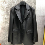 &Scaron;varkas i&scaron; dirbtinės odos, &scaron;viesus ir rafinuotas, auk&scaron;tos klasės ir eleganti&scaron;kas, minimalistinio dizaino, vidutinio ilgio kasdienis &scaron;varkas M juoda