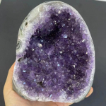 Natūralus kristalų geodas Ametisto akmuo Žalias kvarcas Mineralai Tikras Urugvajus Namų dekoravimas Dvasiniai čakros Reiki 400-500g slyva