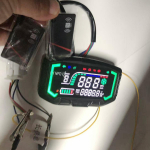 ELEKTRINIO PASPIRTUKO EKRANAS 36V48V60v su PLASTIKINIU KLIPSU ir NFC EKRANUI ĮJUNGTI I&Scaron;JUNGTI EBIKE MATUOKLIS juoda