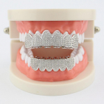 Vyri&scaron;ki Hip Hopo Auksiniai Dantų Grillz Vir&scaron;utinis & Apatinis Ledais Padengti Grillz Dantų Kubinis Deimantas Breketai Cirkonis Vampyro Dantų Grillz sidabras