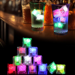 12 vnt. įvairiaspalviai &scaron;viečiantys ledo kubeliai linksmiems vakarėliams, teikiantiems skysčiu aktyvinamo baro vestuvių reikmenys Fast Flash