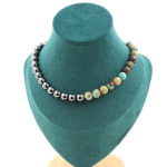 Pierres et Min&eacute;raux. Collier perles Chrysocolle de Namibie qualit&eacute; 7A + H&eacute;matite 8 mm. Collier femmes, hommes. Taille personnalisab