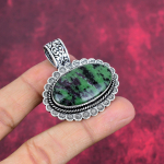 Rubinas zoizite pakabukas brangakmenių papuo&scaron;alas, 925 prabos sidabro pakabukas, rankų darbo papuo&scaron;alas gimtadienio akmens pakabukas, dovana jam 1.97 Inches žalia