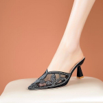 Moteri&scaron;ki mulų &scaron;lepetės ir moteri&scaron;ki sandalai su kalnų kri&scaron;tolu, smailianosiai &scaron;lepetės, juodi bateliai su kulnais, vasara 2025, reklaminis i&scaron;pardavimas, neslidūs 34