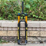 140 mm eigos reguliuojama kalnų dviračio amortizacinė &scaron;akė su užrakinamu aliuminio lydinio dizainu Universal 27.5/26 inches