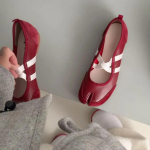 Madingos Juodos Sidabrinės Raudonos Balerinos Sportbačiai Moteri&scaron;ki Su Skeltu Pir&scaron;tu Balerinos Tabi Sportbačiai Vaik&scaron;čiojimui Moteri&scaron;ki Mary Jane Batai Avalynė Vasariniai 35 raudona