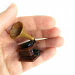 1:12 baldų mini priedų Itin kompakti&scaron;kas retro fonografinis įra&scaron;ų grotuvas su miniatiūriniu lėlių nameliu &bdquo;pasidaryk pats&ldquo; 1pcs