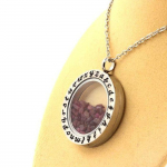 Pierres et Min&eacute;raux. Collier Rubis brut. Mod&egrave;le Alphabet.