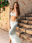 Prabangūs paplūdimio drabužiai Surauktas bandeau maudymosi kostiumas Be petne&scaron;ėlių trijų dalių komplektas Baltas burbuliukų bikini komplektas Baltas maudymosi kostiumas su auk&scaron;tu skeltuku Maxi sijonas K264 S balta