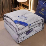 Hilton vie&scaron;bučio &scaron;ilkinė antklodė visais sezonais &ndash; dviguba studentų bendrabučio medvilninė dovanų antklodė 150*200cm (Air-conditioned Blanket with Packaging)