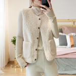 Moteri&scaron;ka Teddy Fleece liemenė Rudeninė plona liemenė Berankovė striukė Paprasta pliu&scaron;inė liemenė Trumpa striukė Laisva Fleece liemenė Moteri&scaron;ki vir&scaron;utiniai drabužiai XS smėlis