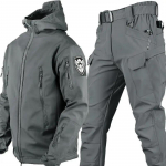 Žieminiai vandeniui atsparūs striukių komplektai vyrams lauko softshell žygio striukės kostiumas flisinės kargo kelnės XL black