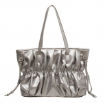 Horizontalus debesies krep&scaron;ys Plisuotas ne&scaron;iojamas krep&scaron;ys rudens ir žiemos Naujas pažastų krep&scaron;ys per petį Madingas moteri&scaron;kas krep&scaron;ys