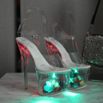 Moteri&scaron;kos LED ap&scaron;viestos basutės skaidraus kulno 34-43 dydžio žėrinčios basutės podiumo &scaron;okių batai su kri&scaron;toliniais padais LFD-10368 38