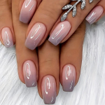 24 vnt. kvadratiniai presai ant nagų Vidutiniai netikri nagai Blizgūs akriliniai nagai