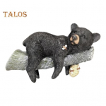 Me&scaron;kos statula, rankomis dažyta, medžio apdangalo skulptūra, lengvai montuojama, įnoringa lauko dervos me&scaron;kos skulptūra juoda