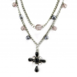 Les Tr&eacute;sors De Lily [E4363] &ndash; juodas &bdquo;Carmen Cross&ldquo; karoliai juoda
