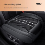 Visą sezoną skirtas automobilio sėdynės pagalvėlių rinkinys pagrindiniam vairuotojui, su odine ir ledine &scaron;ilko medžiaga ventiliacijai ir neslidžioms savybėms. Square Pad juoda/pilka spalva