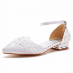 Moteri&scaron;ki 2 cm auk&scaron;takulniai balti perlamutriniai nėriniai, gėlių &scaron;ilko smailūs pir&scaron;tai, retro stiliaus stambūs sandalai, vakarėlio suknelės batai 35 balta