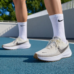 Men's Sneakers Nike Revolution 8 Phantom College Grey Gum Phantom/College Grey/Gum Medium Brown/Medium Ash 44.5 gray
