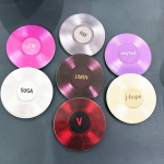 7 vnt. BTS vinilinės plok&scaron;telės stiliaus padėkliukas, Bangtan Boys narių spalvingas gėrimų padėkliukas, Kpop ARMY gerbėjų stalo dekoracija ir kar&scaron;čio izoliacijos padėkliukas 7pcs