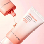 &Scaron;viesinantis tonuojantis kremas nuo saulės Pink Blossom 50ml SPF 50+ PA+++