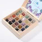43 mineralinių pavyzdžių kolekcija: Natūralūs kristalai, pusbrangiai akmenys, rūdos fosilijos ir energetiniai akmenys. 25 Raw Stone Wood Box Set