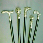 Vintažinės medinės vaik&scaron;čiojimo lazdos sidabrinės rankenėlės rankenos 5 lazdų rinkinys