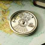 Vintažinio stiliaus žalvarinis popieriaus pasvaras su 100 metų kalendoriumi, dovana, stalo dekoras