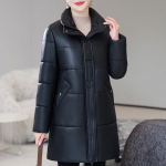 Vidutinio amžiaus moteris Žieminiai ilgi dirbtinės avikailio paltai Eleganti&scaron;kas storas &scaron;iltas žieminis parkas Moteri&scaron;ka odinė striukė 2XL juoda