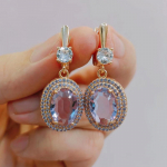 Prabangūs purpuriniai ovalūs nuleidžiami auskarai moterims 2023 m. Naujos mados cirkonio auskarai aukso spalvos vestuvių sužadėtuvių papuo&scaron;alų priedai violetinė