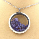 Pierres et Min&eacute;raux. Collier Tanzanite brut. Mod&egrave;le M&eacute;daillon 25 mm. Couleur Argent.