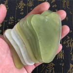Gua Sha veido priežiūros masažuokliai sveikatos nefrito lentos grandiklis kinų tradicinis nefrito grandymo įrankis žalia