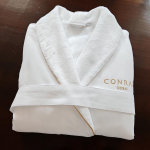 Conrad vie&scaron;bučio dvigubo sluoksnio itin mink&scaron;tas chalatas rudeniui/žiemai One Size (Length 114cm) balta