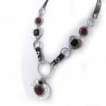 NOA [G5918] - Collier Cr&eacute;ateur 'Love' rouge raudona