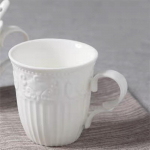 Europos balto porceliano reljefinis rožinis kavos puodelis Bone China Vintage pusryčių pieno puodelis Biuro arbatos puodelis Gėrimai