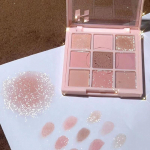 Nine color eyeshadow tray Pearl flash matte ground color Contouring tray lasting waterproof and sweat resistant student cosmetics beauty products nine colors