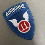 JAV Antrojo pasaulinio karo desantininkų rai&scaron;tis Antrojo pasaulinio karo sąjungininkų siuvinėjimo ženklelis 101-osios divizijos vadovybės rai&scaron;tis Antakių desantininkų divizija